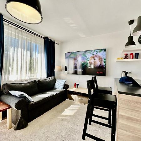 Neon 2 - Fast Wifi 70'Tv Netflix Hbo Max Appletv+ Apartment Warsaw Ngoại thất bức ảnh