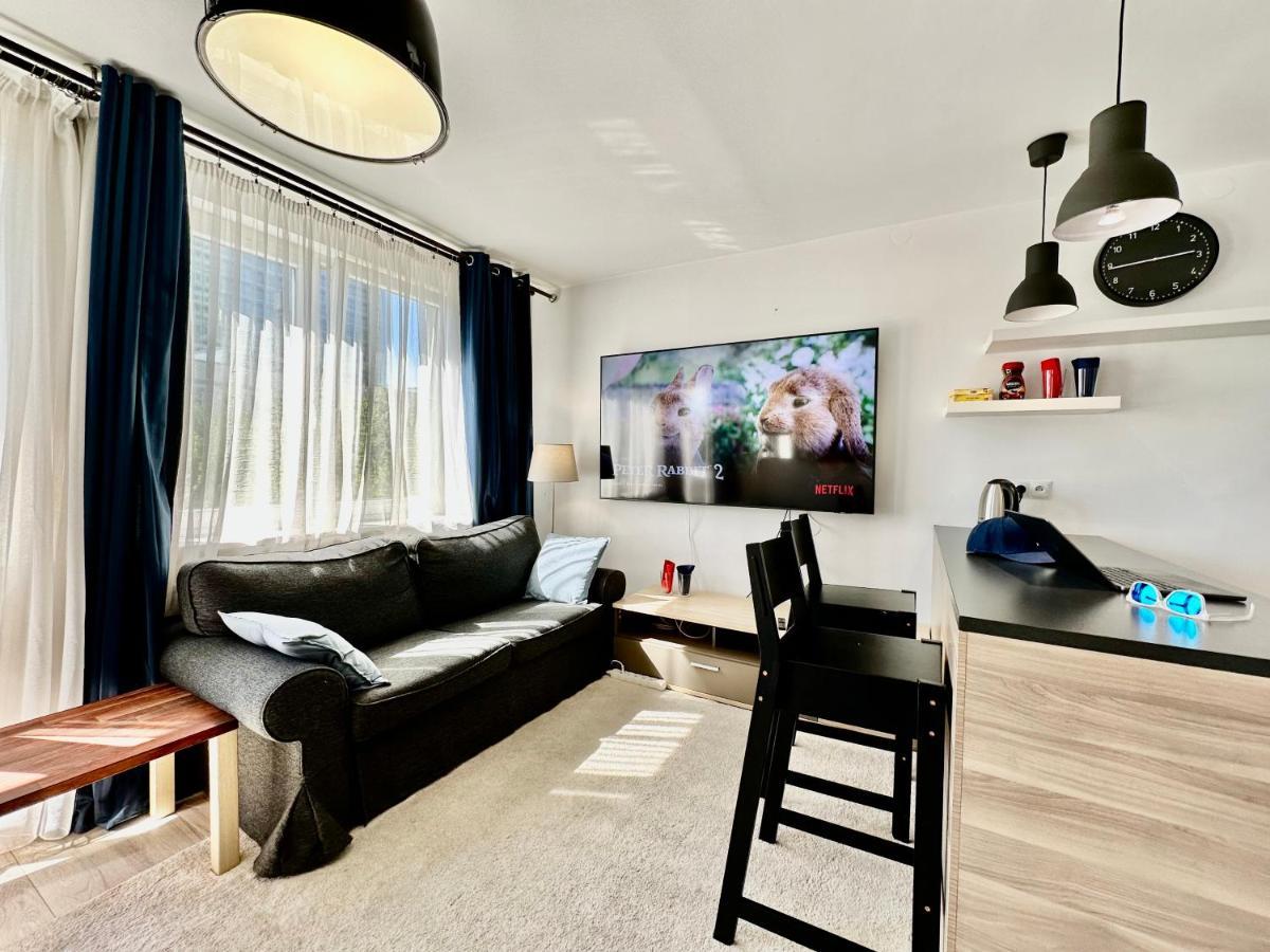 Neon 2 - Fast Wifi 70'Tv Netflix Hbo Max Appletv+ Apartment Warsaw Ngoại thất bức ảnh